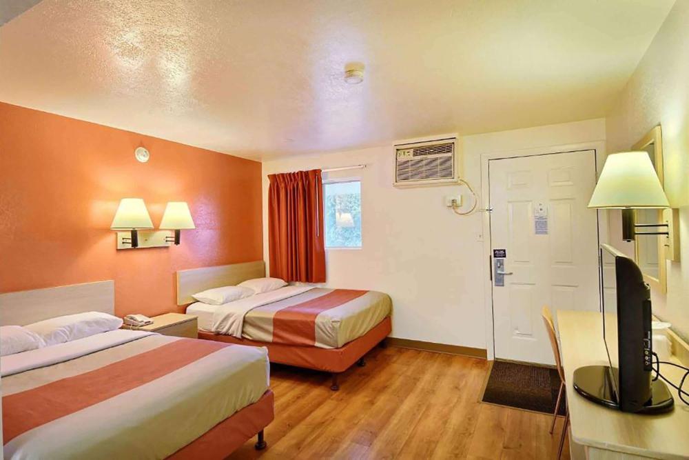 2 Double Bed, Non-Smoking interior